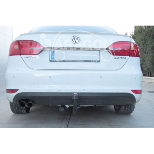 Фаркоп ARAGON на VOLKSWAGEN Jetta 2010–2015  Арт. E0402CV 
